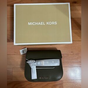 Michael Kors Emilia Small Pebbled Leather Saddle
Crossbody Bag Olive & gold